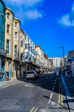 Hove, UK, 25.02.2023: Brighton ve Hove şehir mimarisi, Viktorya dönemi evleri