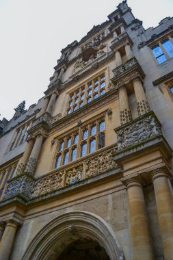 Birleşik Krallık, Oxford, 19.03.2023: Burası OxfordÜniversitesi 'nin Bodleian Kütüphanesi olarak adlandırılan ana araştırma kütüphanesi