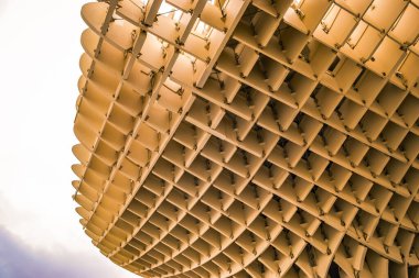 İspanya, Seville, 24.05.2023: Setas de Sevilla veya Las Setas, başlangıçta Metropol Şemsiyesi olarak adlandırılan, La Encarnacin Meydanı 'nda bulunan büyük bir ahşap yapıdır.