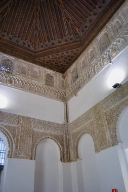 İspanya, Seville, 26.05.2023: Sevilla Kraliyet Alczarları, tarihi olarak el-Kazr el-Muriq olarak bilinir ve halk arasında Sevilla 'nın Alczar' ı olarak bilinir, Sevilla 'da bir kraliyet sarayıdır.