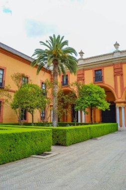 İspanya, Seville, 26.05.2023: Sevilla Kraliyet Alczarları, tarihi olarak el-Kazr el-Muriq olarak bilinir ve halk arasında Sevilla 'nın Alczar' ı olarak bilinir, Sevilla 'da bir kraliyet sarayıdır.