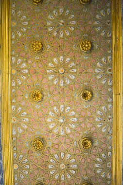 İspanya, Seville, 26.05.2023: Sevilla Kraliyet Alczarları, tarihi olarak el-Kazr el-Muriq olarak bilinir ve halk arasında Sevilla 'nın Alczar' ı olarak bilinir, Sevilla 'da bir kraliyet sarayıdır.