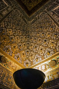 İspanya, Seville, 26.05.2023: Sevilla Kraliyet Alczarları, tarihi olarak el-Kazr el-Muriq olarak bilinir ve halk arasında Sevilla 'nın Alczar' ı olarak bilinir, Sevilla 'da bir kraliyet sarayıdır.