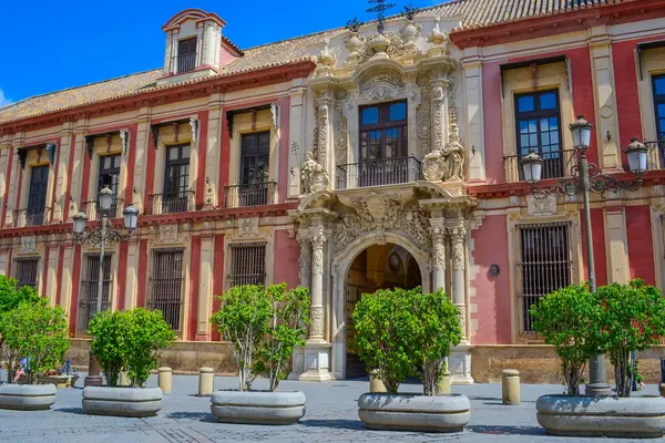 İspanya, Seville, 27.05.2023: Sevilla Başpiskoposu (Palacio Arzobispal), Sevilla 'da bir saraydır..