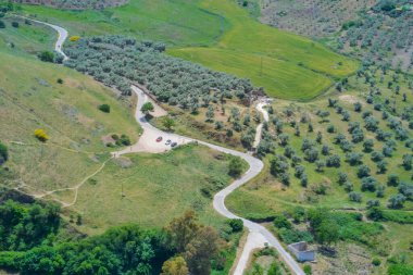 Vadinin manzarası Ronda şehrinin kayalıklarından.