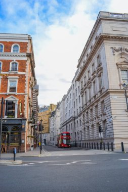 İngiltere, Londra: Londra 'nın tarihi merkezi, yani mahkemenin ve diğer devlet dairelerinin bulunduğu bölge