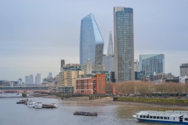 İngiltere, Londra, 11.12.2021: Londra 'daki 20 Fenchurch Caddesi' ne bakın, ticari gökdelen