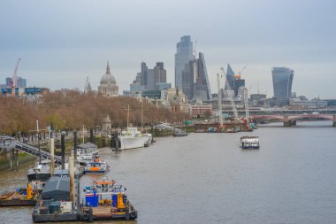 İngiltere, Londra, 11.12.2021: Londra 'daki 20 Fenchurch Caddesi' ne bakın, ticari gökdelen