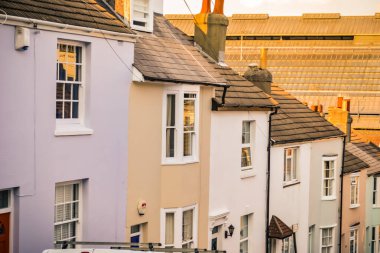 Brighton şehrinde bir sıra ev manzarası.