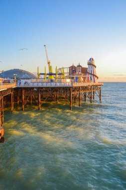İngiltere, Brighton, 18.07.2023: Güneydoğu 'daki eğlence merkezi - Brighton İskelesi