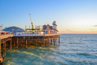 İngiltere, Brighton, 18.07.2023: Güneydoğu 'daki eğlence merkezi - Brighton İskelesi