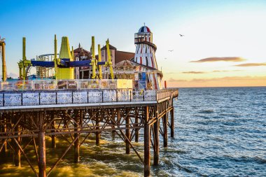 İngiltere, Brighton, 18.07.2023: Güneydoğu 'daki eğlence merkezi - Brighton İskelesi