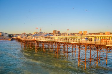 İngiltere, Brighton, 18.07.2023: Güneydoğu 'daki eğlence merkezi - Brighton İskelesi
