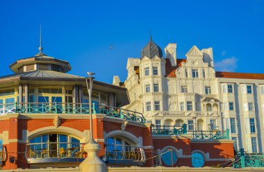 Brighton & Hove kıyı şeridi, denize bakan gökdelenler
