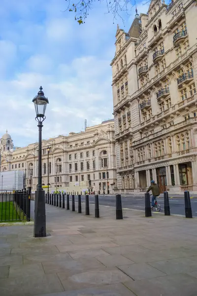 İngiltere, Londra: Londra 'nın tarihi merkezi, yani mahkemenin ve diğer devlet dairelerinin bulunduğu bölge