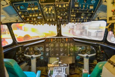 Eski Rus uçağının içinde.