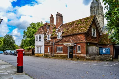 İngiltere, Salisbury: Ortaçağ mimarisi ve modern alışveriş caddeleriyle şehir merkezi