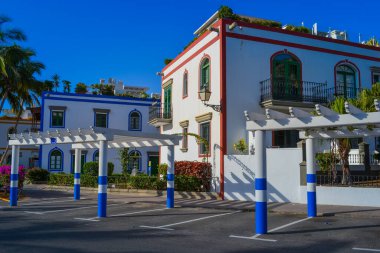 İspanya, Gran Canaria: Popüler bir turizm merkezinin (Mogan) sokakları 