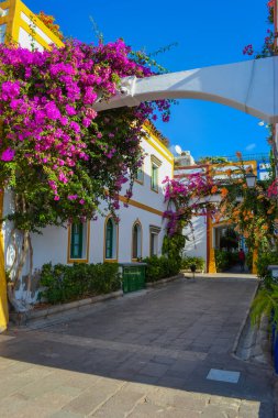 İspanya, Gran Canaria: Popüler bir turizm merkezinin (Mogan) sokakları 