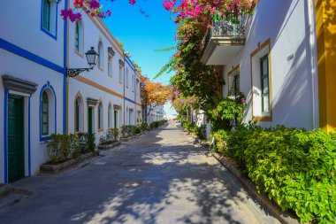 İspanya, Gran Canaria: Popüler bir turizm merkezinin (Mogan) sokakları 