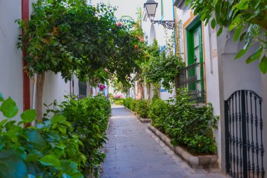 İspanya, Gran Canaria: Popüler bir turizm merkezinin (Mogan) sokakları 