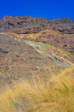 Aslen Gran Canaria adasının dağları bir yanardağdır ve bu volkan etkinliğinin bir sonucu olarak oluşmuştur.