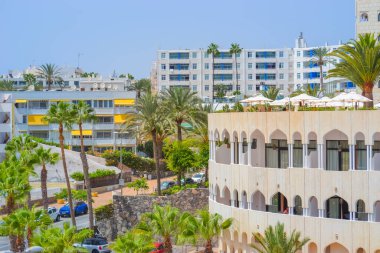 Balkondan Av 'a bak. 