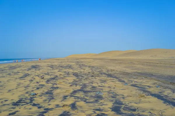 Maspalomas Kumulları, Büyük Kanarya adasının güney kıyısında yer alan kum tepeleridir.