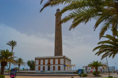 Maspalomas, Las Palmas, İspanya: 1890 'ların tarihi deniz feneri, gün batımını izlemek için popüler bir yer, yakındaki plajları, dükkanları ve barları olan.