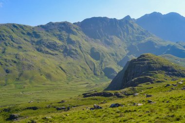Snowdonia Ulusal Parkı, dağların ve vadilerin mavi gölleri ve kristal berrak sularıyla destansı manzarası