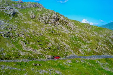 Snowdonia Ulusal Parkı, dağların ve vadilerin mavi gölleri ve kristal berrak sularıyla destansı manzarası