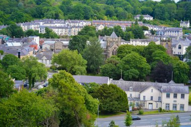 Tepeden Bangor şehir manzarası