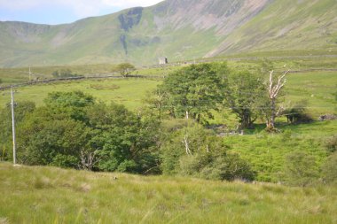 Snowdonia Ulusal Parkı, dağların ve vadilerin mavi gölleri ve kristal berrak sularıyla destansı manzarası
