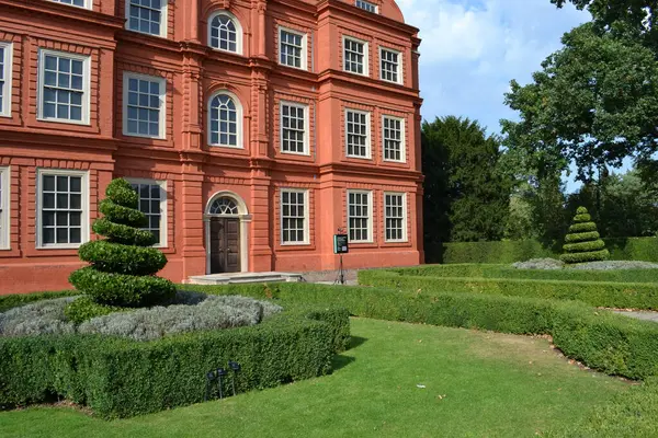 Kew Gardens 'ta şu anda çok etkinlikli mekan olarak kullanılabilir.