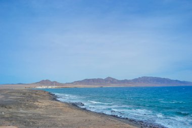 Fuerteventura 'nın en güney noktasındaki okyanus manzarası