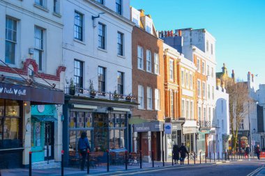 İngiltere, Brighton, 11,1. 2025: Brighton 'un dükkanları, kafeleri ve restoranları olan tarihi merkezi