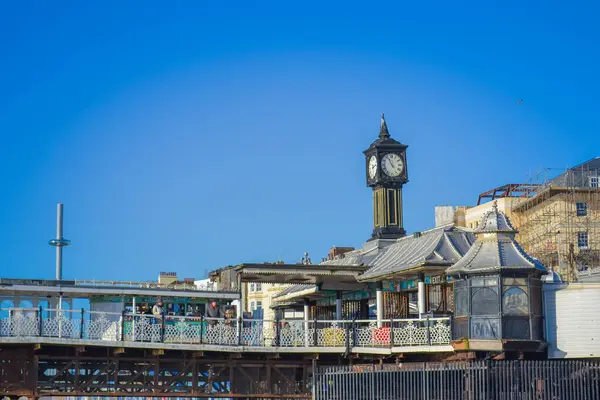 İngiltere, Brighton, 11.1.2025 Brighton 'ın ünlü iskelesi. Gün batımında görüntüyü kapat