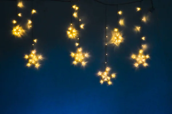 Luces Doradas Navidad Hermosas Luces Navidad Noche Golden Stars Dark —  Fotos de Stock