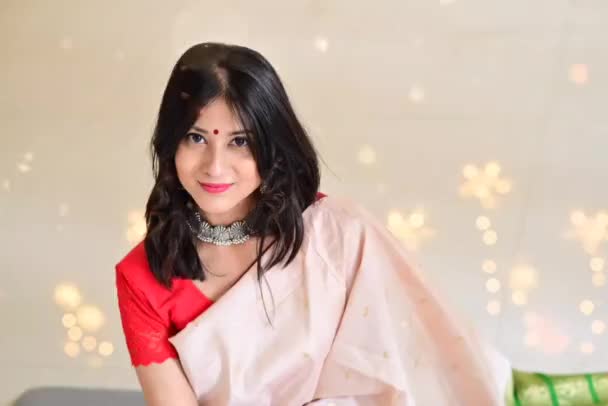 Прекрасна Леді Різдвяними Зірками Mood Glitter Shine Індійська Жінка Сарі — стокове відео