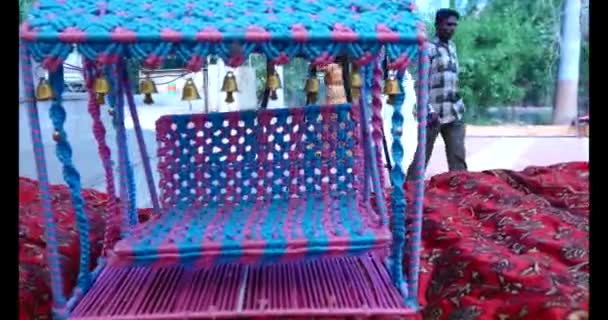 Ayunkan Untuk Dewa Hindu Blue Knitwork Swing Swing Pindah — Stok Video