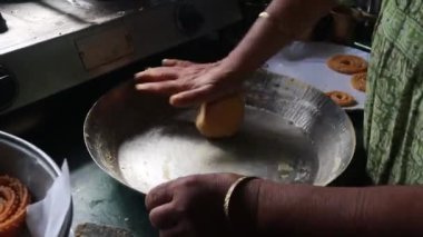 Geleneksel Hint Chakli için Yumuşak Hamur hazır. Geleneksel Diwali çerezleri. Yemek pişirme süreci. Hint Geleneksel Diwali Hazırlıkları. Lezzetli Hindistan