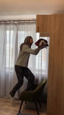 Yuvanın zemininde bir çöküş. ev kazası. Kötü şans.