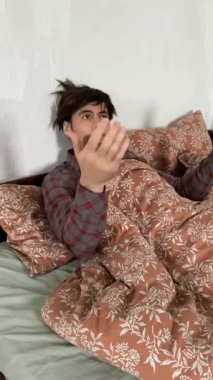 Evde ışık yok. Elektrik yok. Evde su yok. Savaş zamanı. mutsuz problem