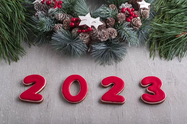 Червоний Номер 2023 Пряників Різдвяного Вінка Добрий Новорічний Дух Світло — стокове фото