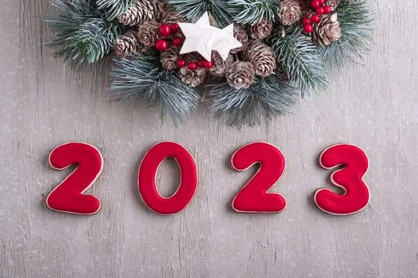 Новим Роком 2023 Червоний Хліб Імбиром Різдвяний Вінок Світло Сіра — стокове фото