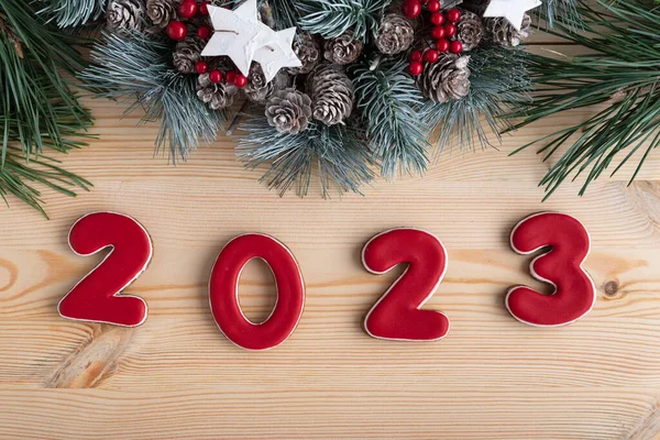 Inscripción 2023 Pan Jengibre Con Esmalte Rojo Corona Navidad Cerca — Foto de Stock