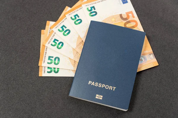 Passaporte Azul Com Capas Branco Euros Dinheiro Sobre Fundo Preto — Fotografia de Stock