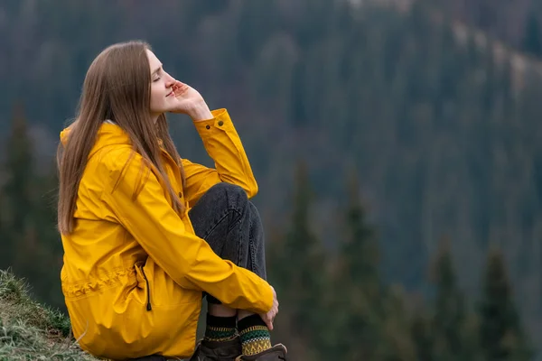 Pensive Woman Looking Distance Young Pretty Girl Wears Yellow Raincoat — Stock Photo, Image