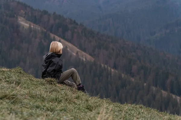 Blond Boy Sits Hillside Looks Distance Portrait Child Mountain Autumn — Stock Photo, Image