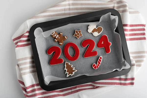 Számkészlet 2024 Gyömbéres Kekszből Mázas Cukormáz Sütőlapon Stock Kép
